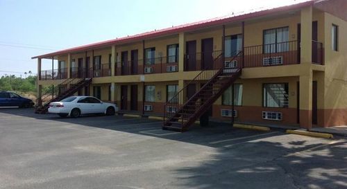Deluxe Inn Airport Мак-Аллен Екстер'єр фото